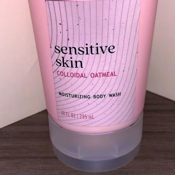 Bath & Body Wash NEW Sensitive Skin Colloidal Oatmeal Moisturizing Body Wash - Picture 2 of 5
